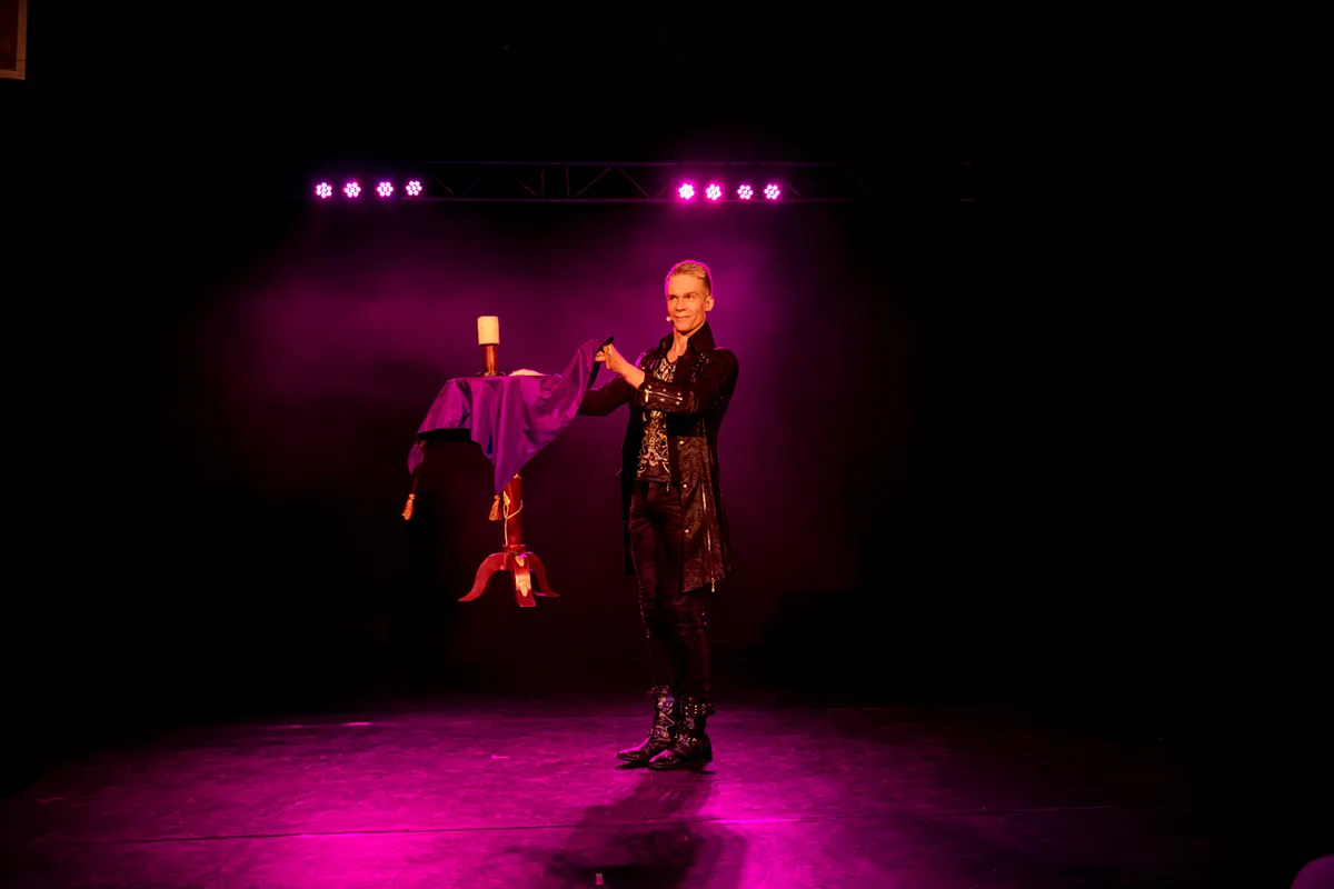 live-waldkirch - theater am Kastelberg - mangie 2026- MagicMan Foto Gregor Marstaller