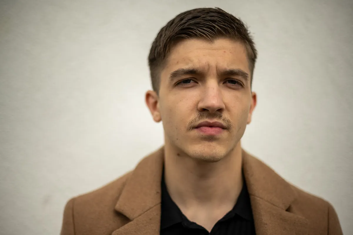 Schauspielportrait Jannik Becker, Schauspieler aus Remseck am Neckar.